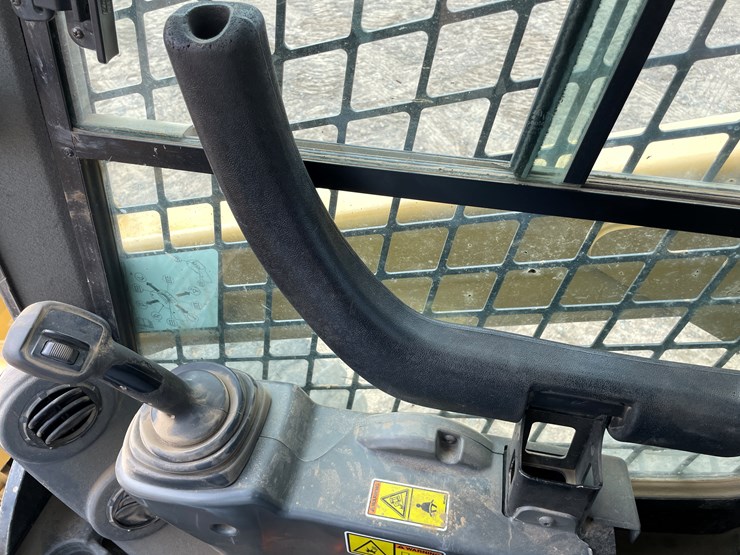 2014-caterpillar-262d-image-25