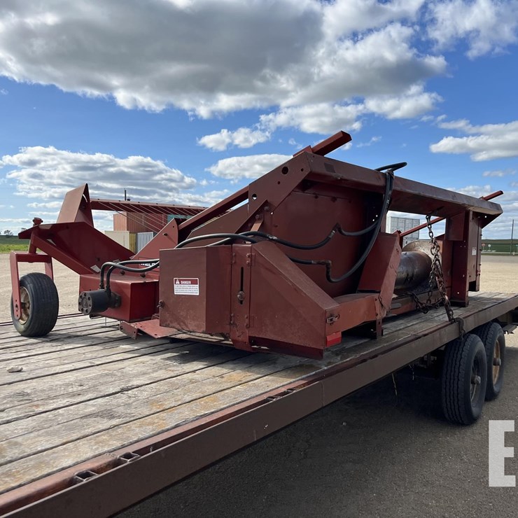 INTERNATIONAL 810
