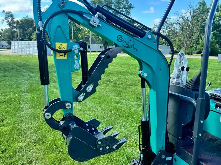 2025-cfg-industrial-qk16r-mini-excavator-...-unused-image-8
