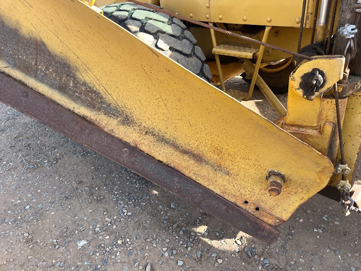 #2026-•-cat-no.12-road-grader-image-11