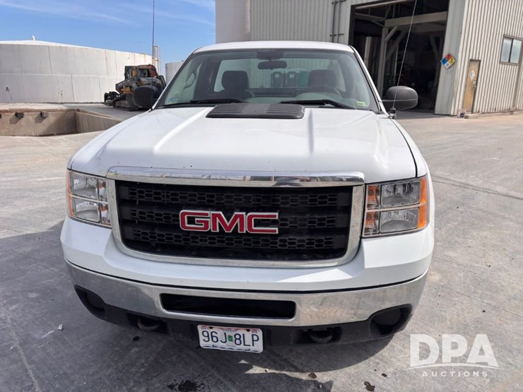 2012-gmc-sierra-2500-image-3