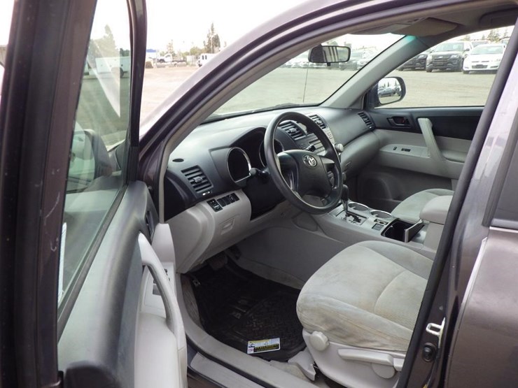 2010-toyota-highlander-image-5