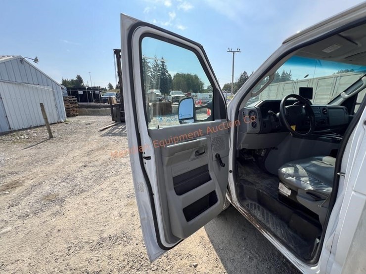2012-ford-e450-image-29