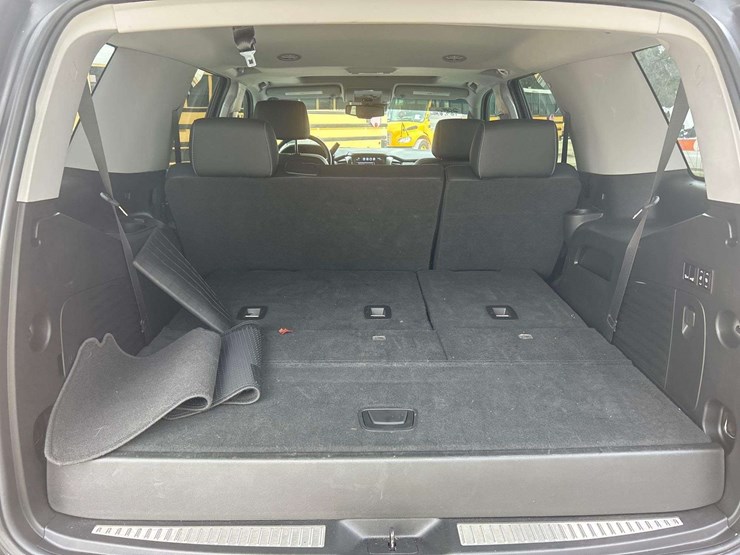 2019-chevrolet-tahoe-lt-image-28