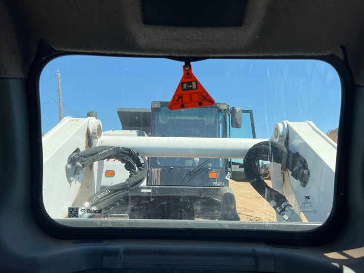 2024-bobcat-t770-image-34