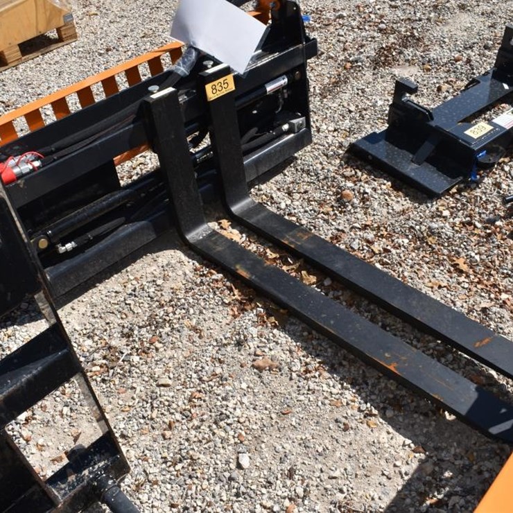 SKID STEER HYDRAULIC PALLET FORK