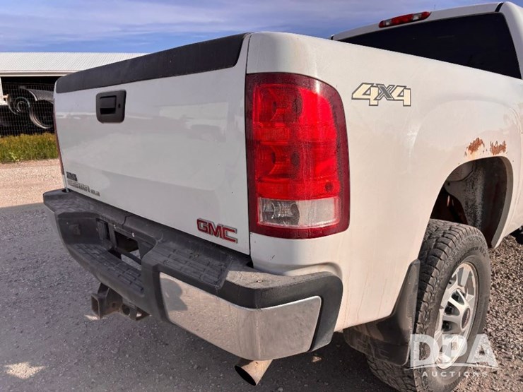 2013-gmc-2500-image-38
