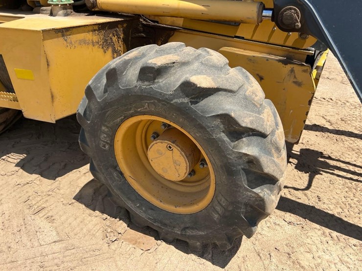 2012-deere-410k-image-27