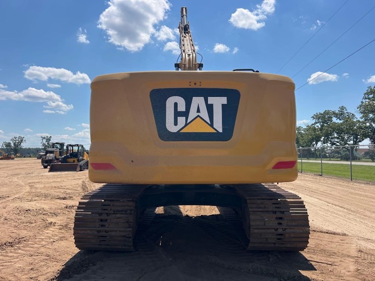 2018-caterpillar-320-image-3