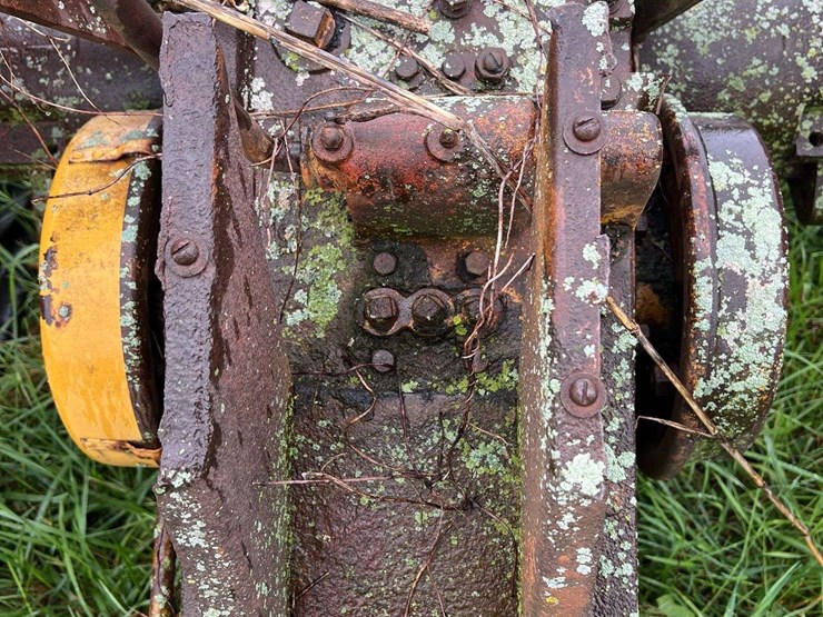 massey-harris-rear-end-image-9