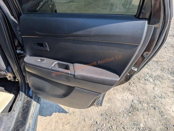 2014-mitsubishi-outlander-image-42