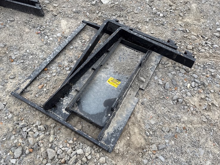 #230-•-#26359-•-unused-giyi-mini-skid-steer-forks-image-1