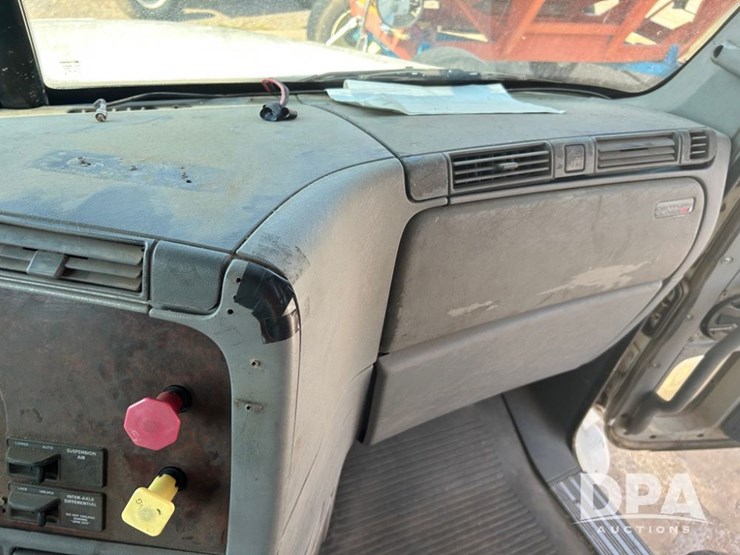 2001-freightliner-dry-tender-truck-(cp0656,-unit-28070)-image-35