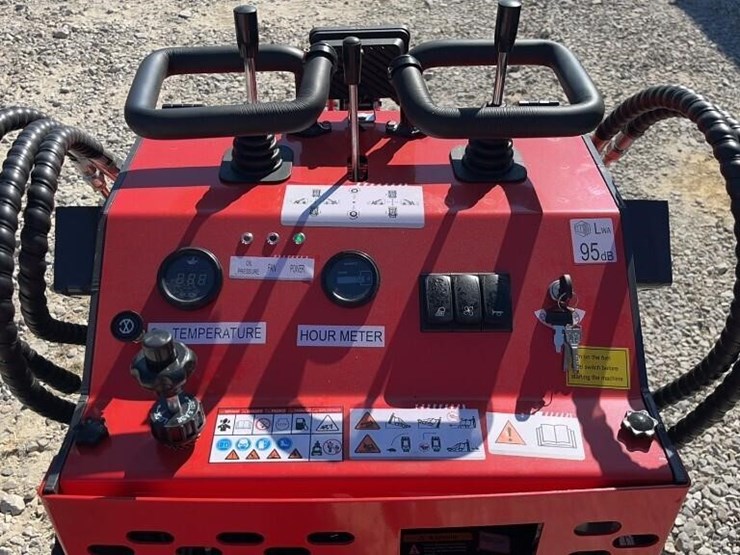 2025-agt-ysrt14-mini-skid-steer-image-7