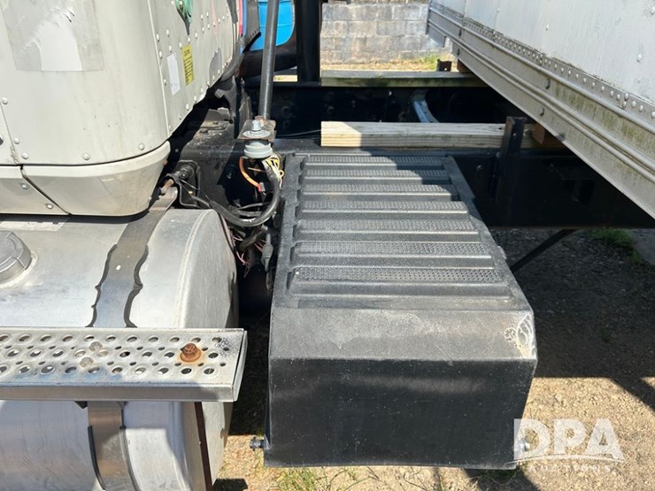 2006-ihc-9200i-van-truck-(cp0653,-unit-37745)-image-9