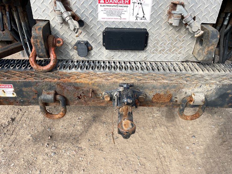 #2116-•-2014-international-7600-crane/digger-truck-(has-mn-title)-image-23