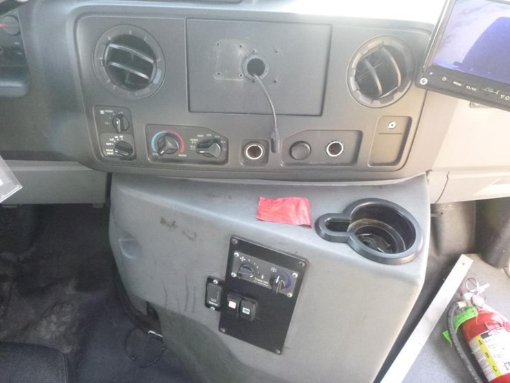 2017-ford-e450-image-10