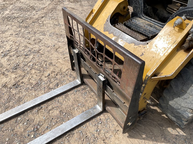 2014-caterpillar-262d-image-6