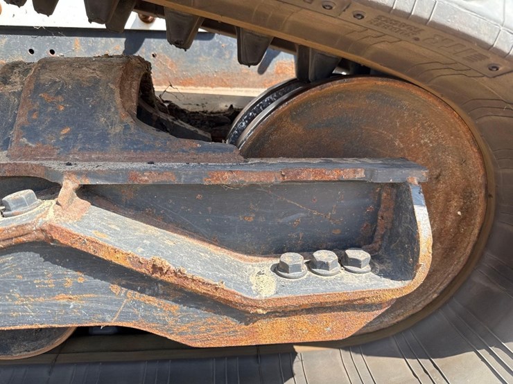2021-bobcat-t770-image-14