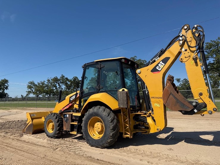 2019-caterpillar-420f2-image-8