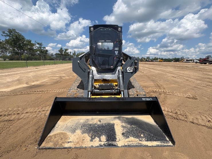 2020-deere-331g-image-3
