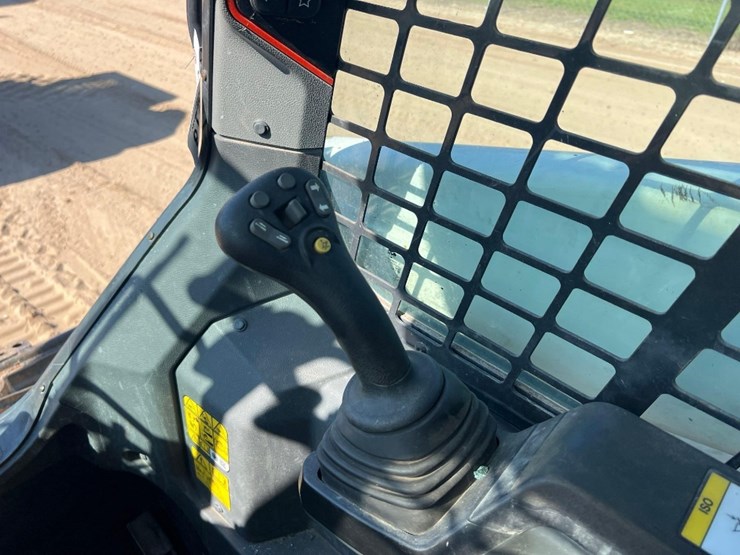 2022-bobcat-t64-image-26
