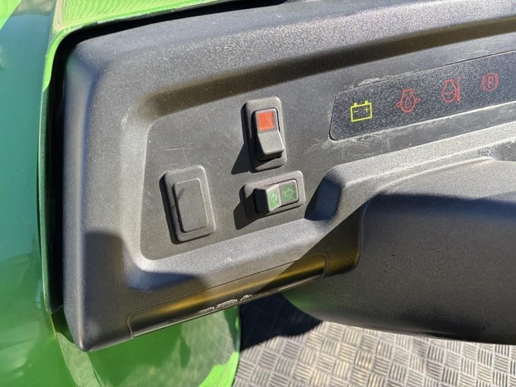 john-deere-gator-image-15