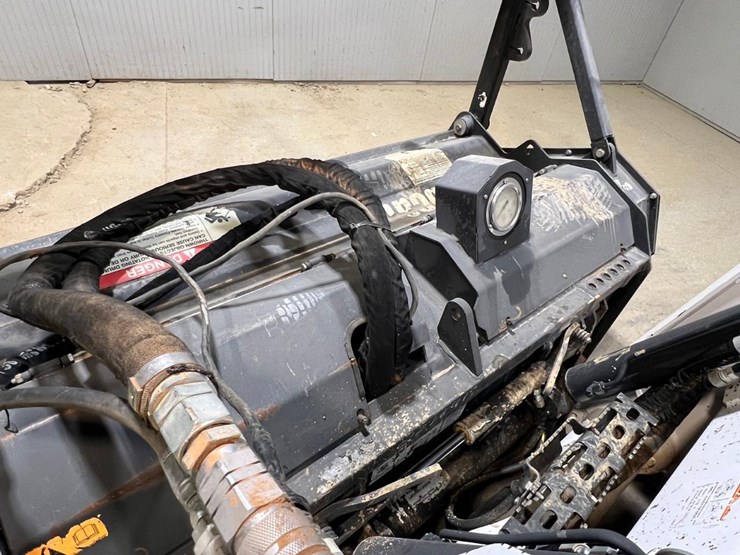 2022-bobcat-t870-image-12