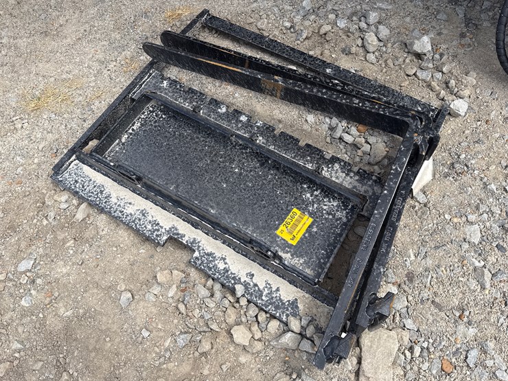 #230-•-#26360-•-unused-giyi-mini-skid-steer-forks-image-2