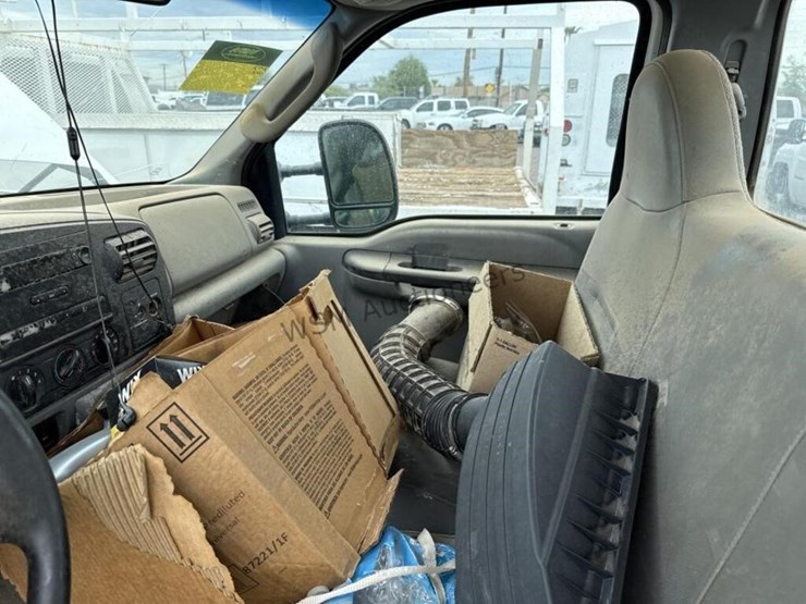 2006-ford-f450-image-18