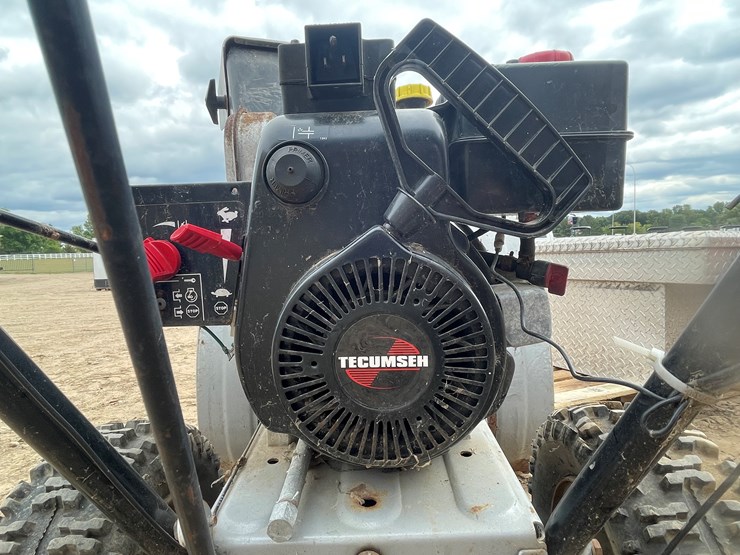 #9633-•-yard-machines-snowblower-image-7