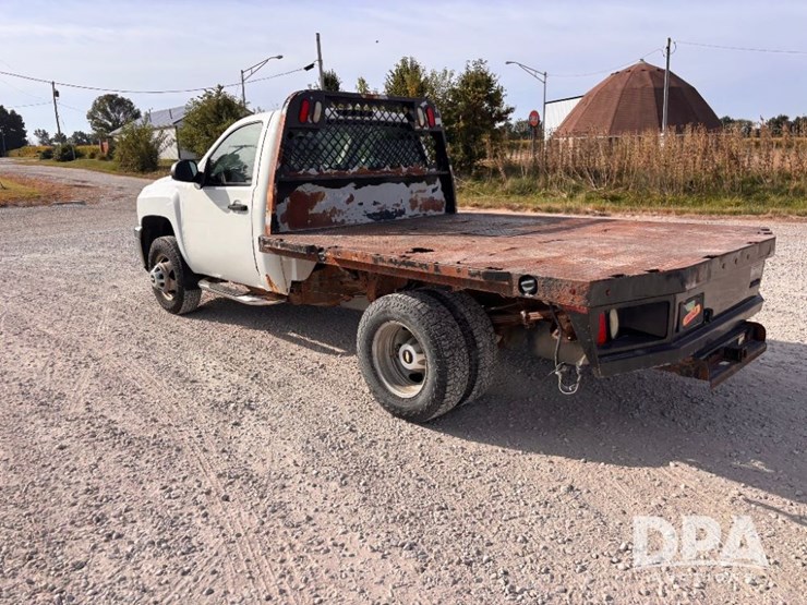 2012-chevrolet-3500-image-12