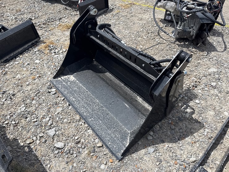 #230-•-#26328-•-unused-giyi-39"-mini-skid-steer-bucket-fxkhd392507232-image-1