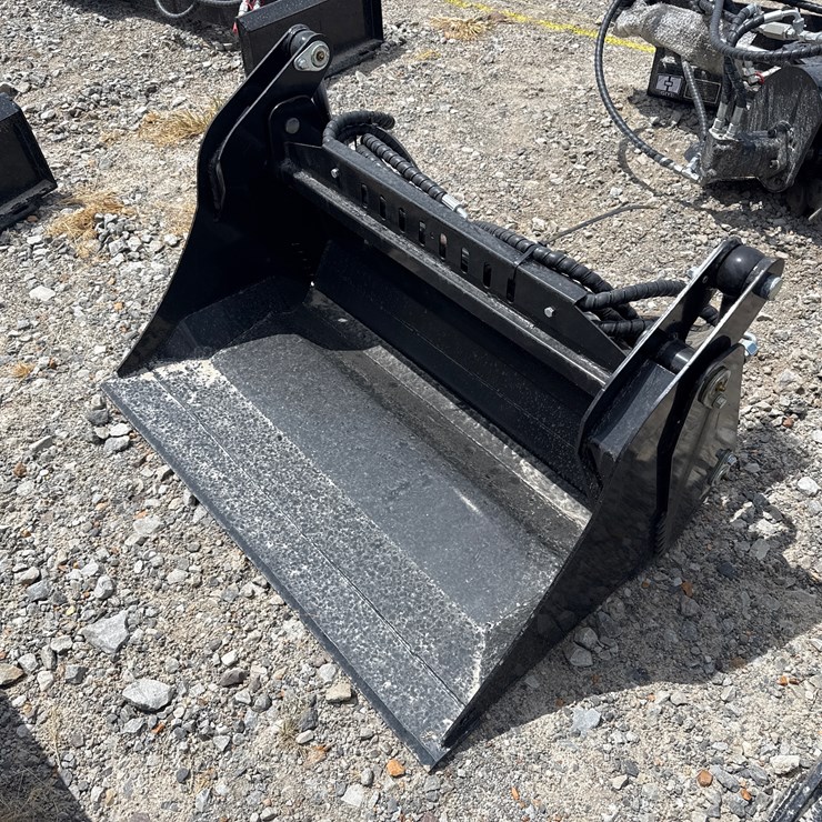 #230 • #26328 • Unused GIYI 39" Mini Skid Steer Bucket FXKHD392507232