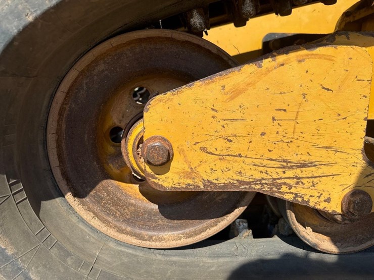 2023-caterpillar-299d3-image-11