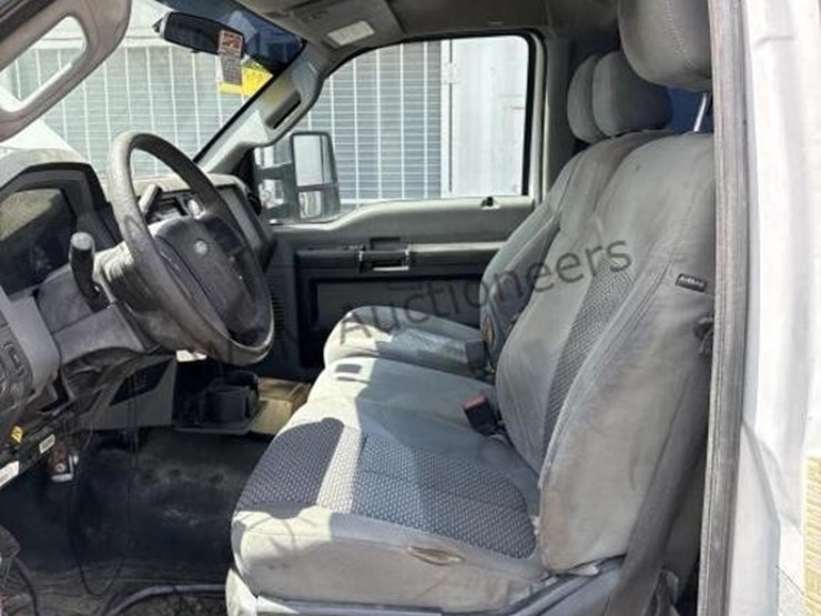 2015-ford-f550-image-22