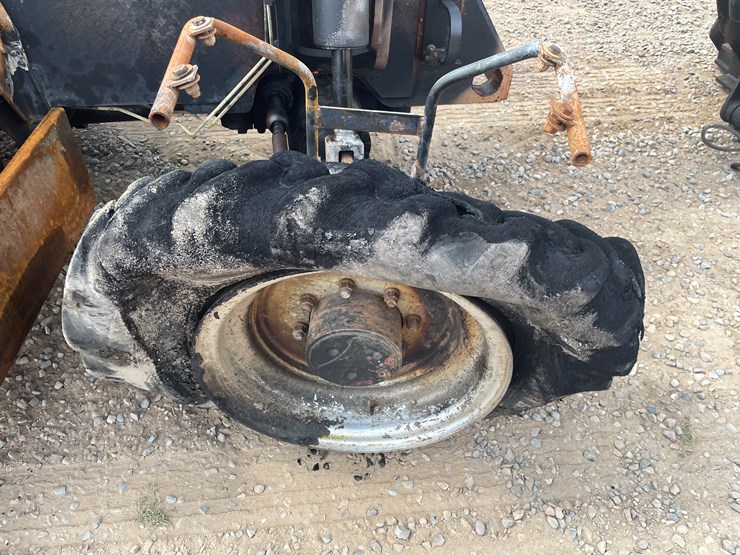 #2059-•-lull-telehandler-*non-runner*-*fire-damage*-image-24