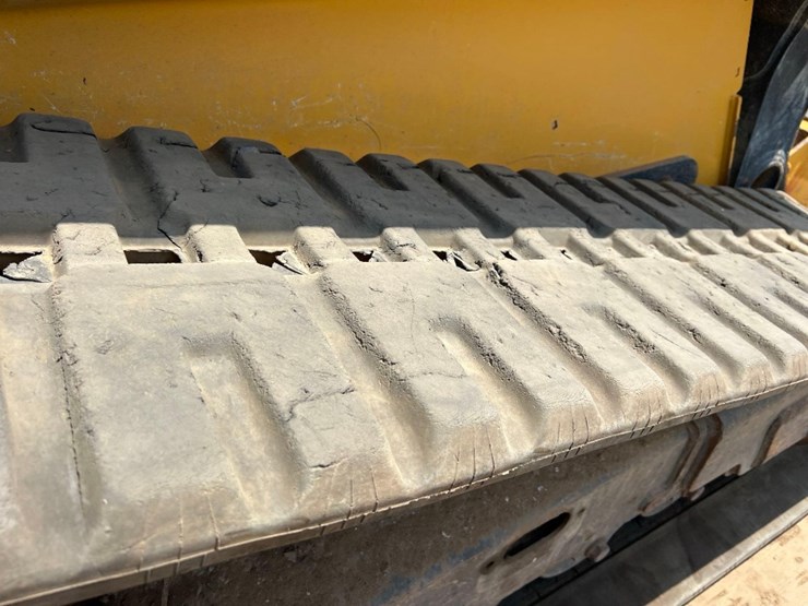 2020-deere-333g-image-24