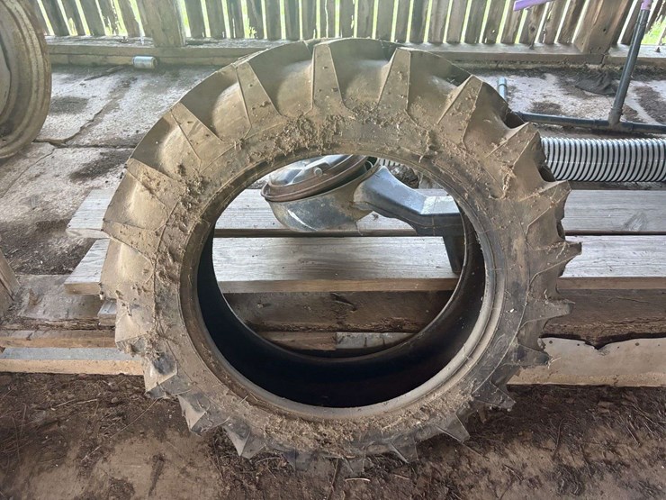 (2)-galaxy-9.5-24-tires-image-6