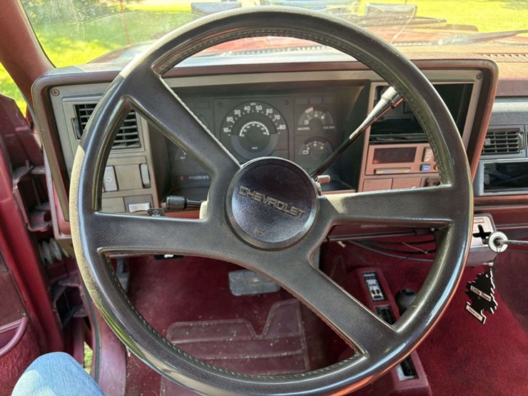1990-chevy-silverado-k1500-4x4,-reg-cab,-8’-box,-245/75r16-tires-on-alloy-rims,-350-v8,-block-heater-image-34