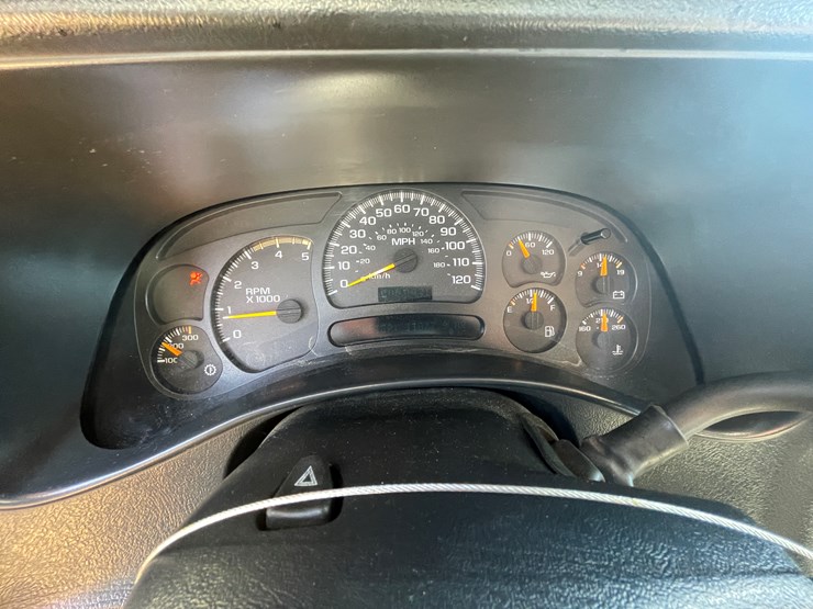 2004-chevrolet-silverado-image-30