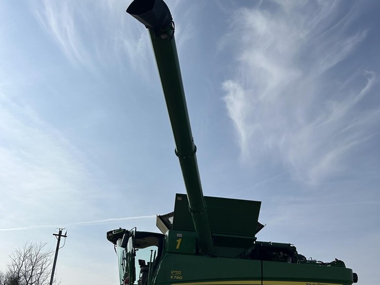 2021-john-deere-s790-image-11