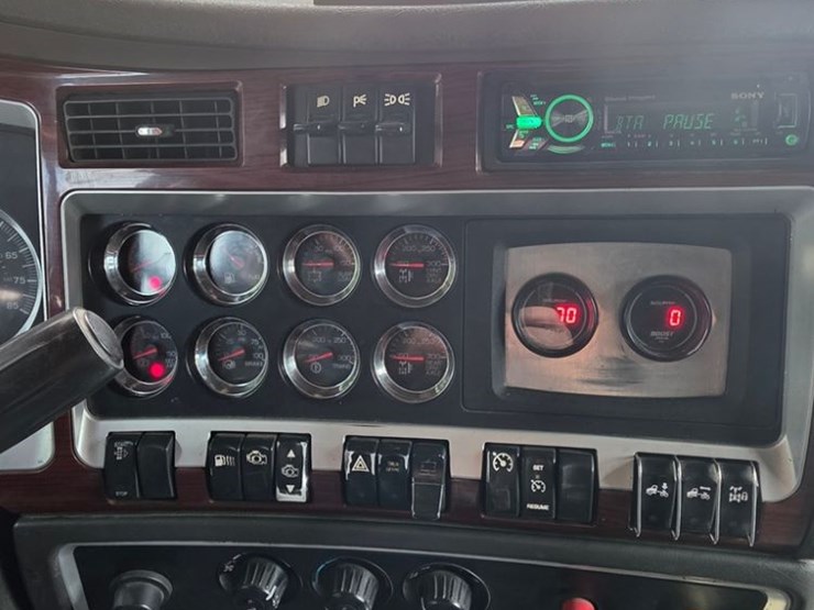 2008-kenworth-t660-image-33