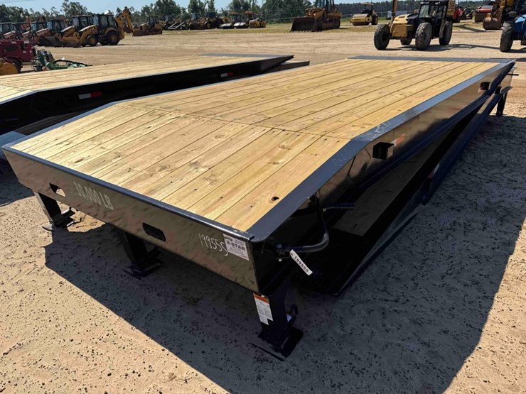 unused-x-star-20'-x-101"-loading-ramp-image-2