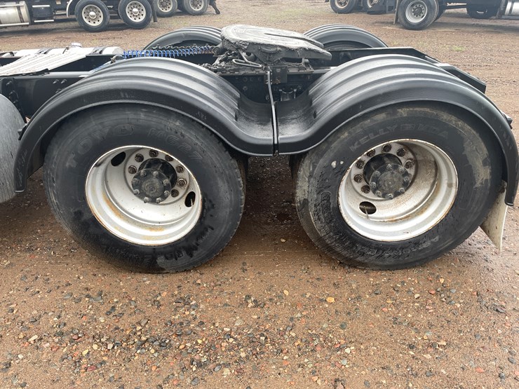 #2145-•-2012-volvo-d13-truck-tractor-(has-mn-title)-image-10