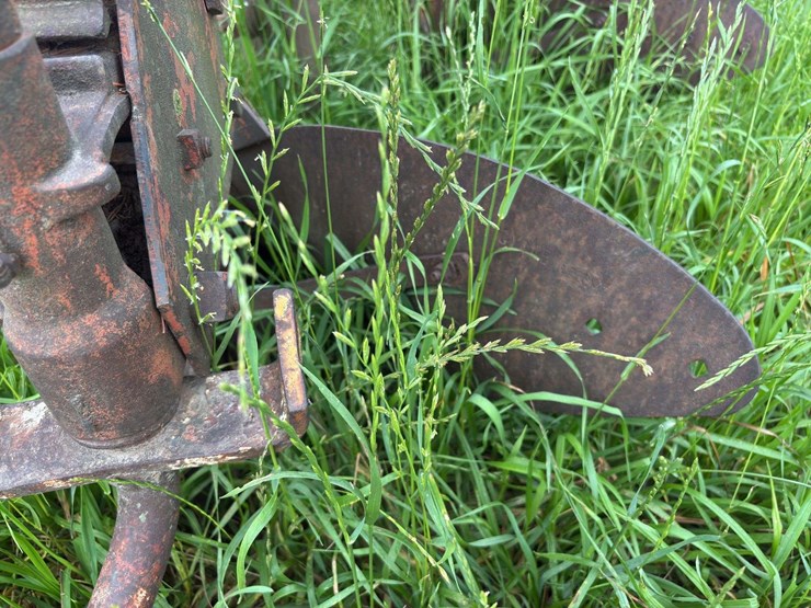 moline-5-bottom-14”-pull-type-plow-image-44