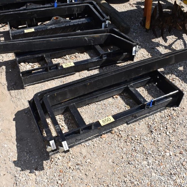 SKID STEER PALLET FORK