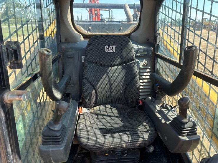 2023-caterpillar-299d3-image-22