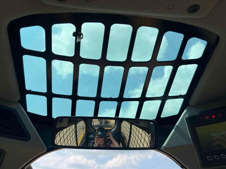 2023-caterpillar-259d3-image-30
