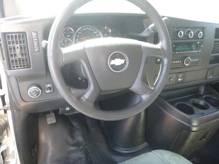 2017-chevrolet-3500-image-16